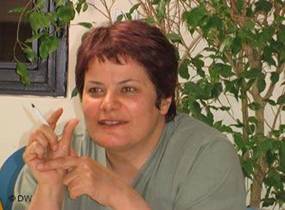 محبوبه عباسقلی‌زاده می‌گوید در شرایط سرکوب تنها بخش محافظه‌کار جنبش زنان که قائل به کار کردن در چارچبو نظام است می‌تواند ادامه فعالیت بدهد